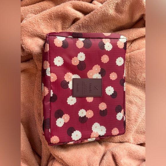 Travel Makeup Bag With Different Compartments! Nwt - Picture 6 of 8